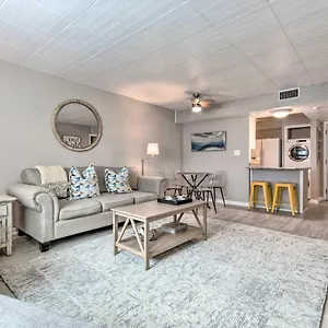 sunny-destin-condo-with-pool-and-beach-access.hotels-destin.com/