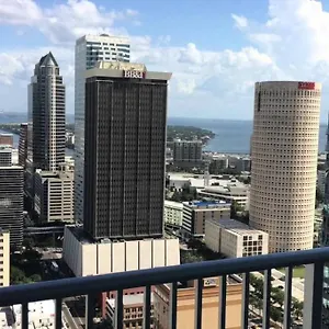 Stunning Apt With Skyline Views High Rise Apartment