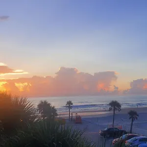 beachside-bliss-ocean-views-endless-fun-daytona-beach.thedaytonabeachhotels.com/